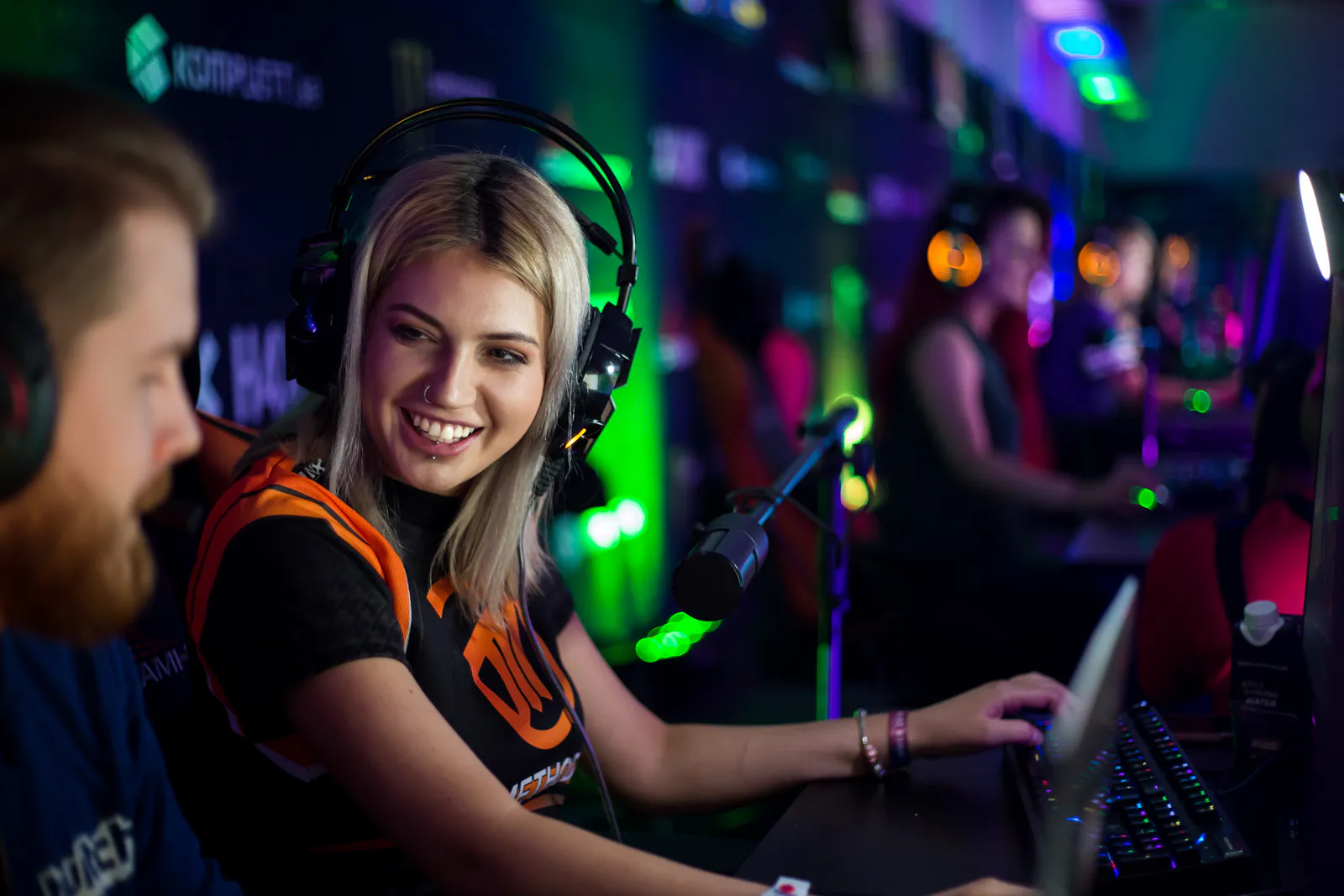 Method player at a gaming setup